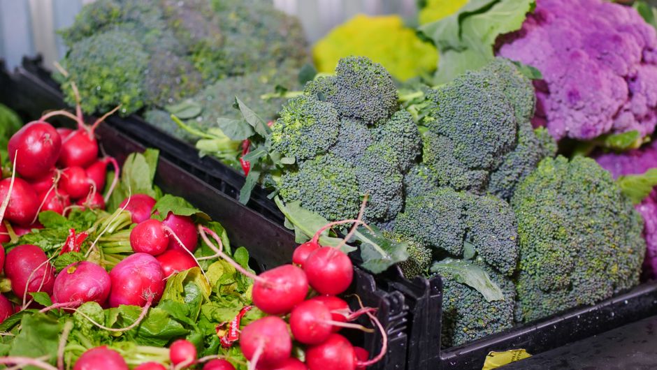 gut health - Seniors: Stop Bloating Fast — the Counter-Intuitive Gut Health Trick You're Missing