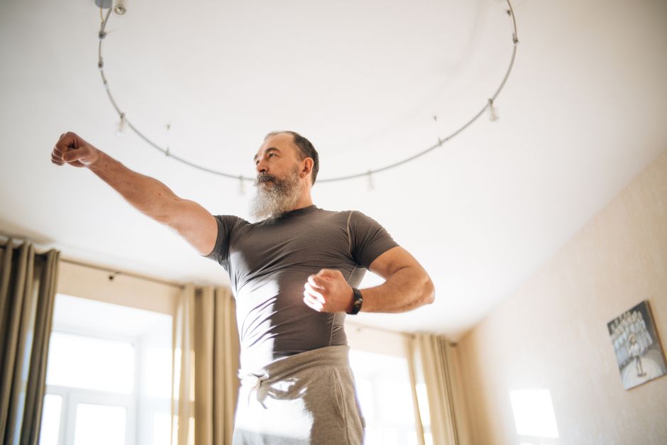 estiramientos matutinos para personas mayores - Adiós a la Rigidez Matutina: 5 Estiramientos Matutinos Suaves para Personas Mayores que Reclaman Sus Mañanas
