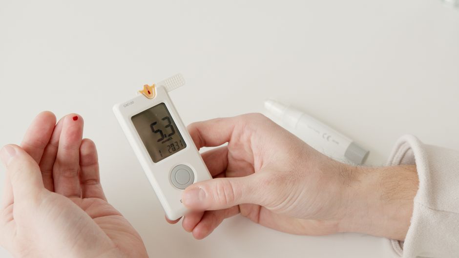 Blood Sugar Management for Seniors: The Ignored Timing Trick That Flattens Spikes (and 4 More Habits)