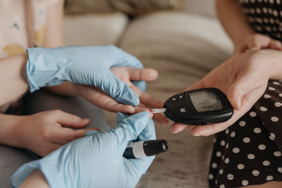 Tired of the Blood Sugar Guessing Game? CGM Benefits: 5 Ways Continuous Glucose Monitors Help Seniors Stabilize Blood Sugar Daily