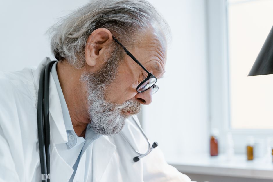 Anti-Inflammatory Diet for Seniors: The One Timing Trick to Soothe Aches (and Which Foods Actually Help)